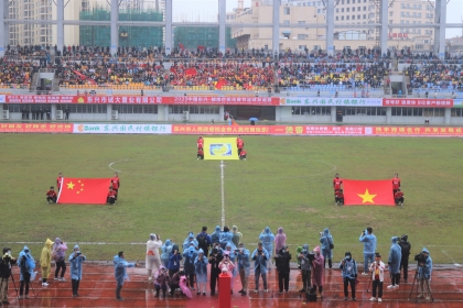 越南芒街-中国东兴元宵节足球友谊赛举行