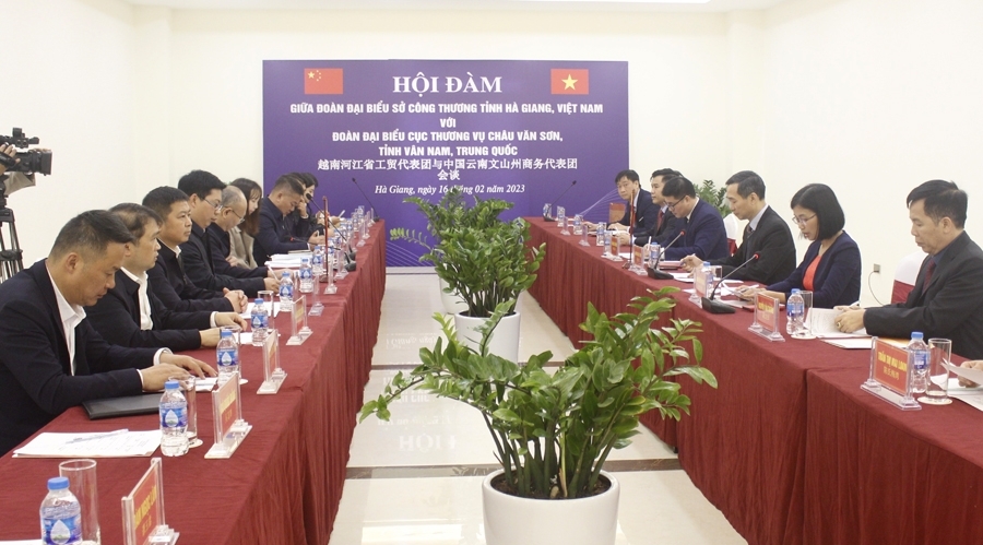 河江工贸厅与中国云南省文山州商务局举行会谈