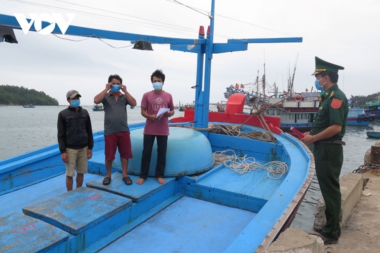 广义省渔夫救了4名菲律宾人，获得荣誉证书