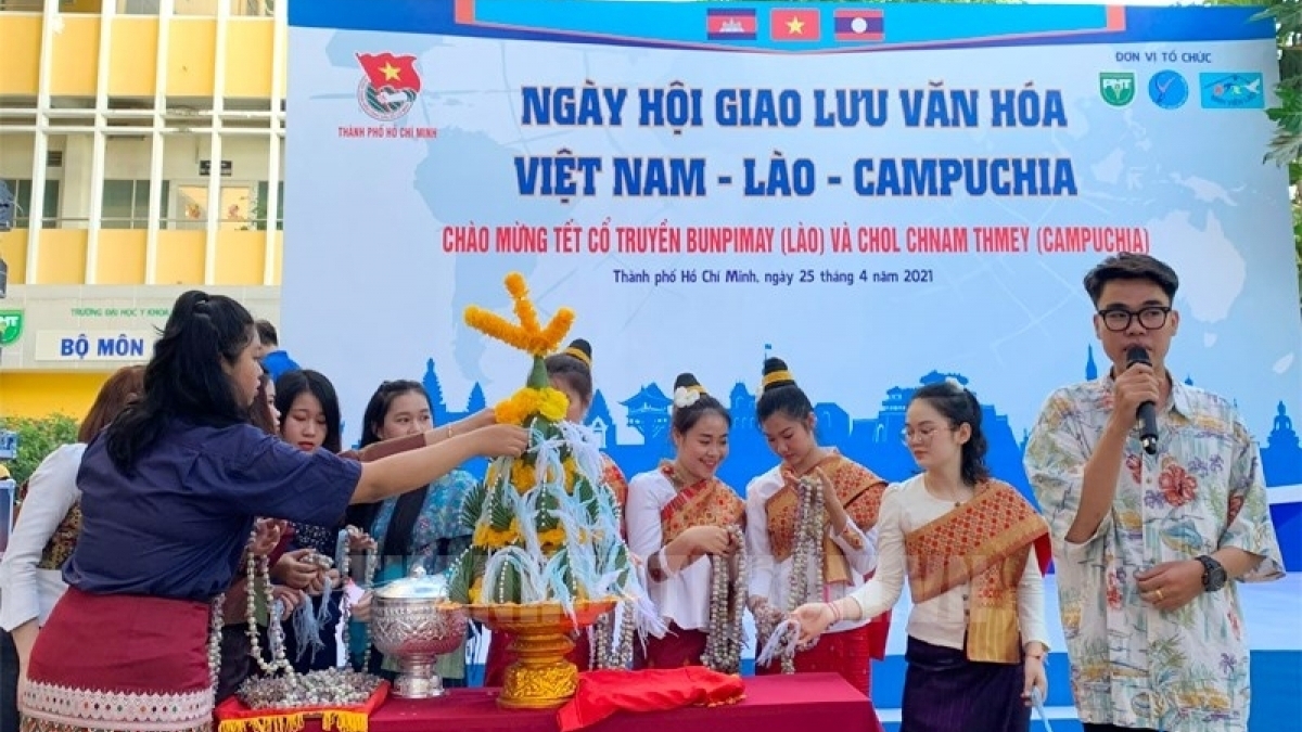 越老柬三国文化交流活动吸引三国数百名大学生参加
