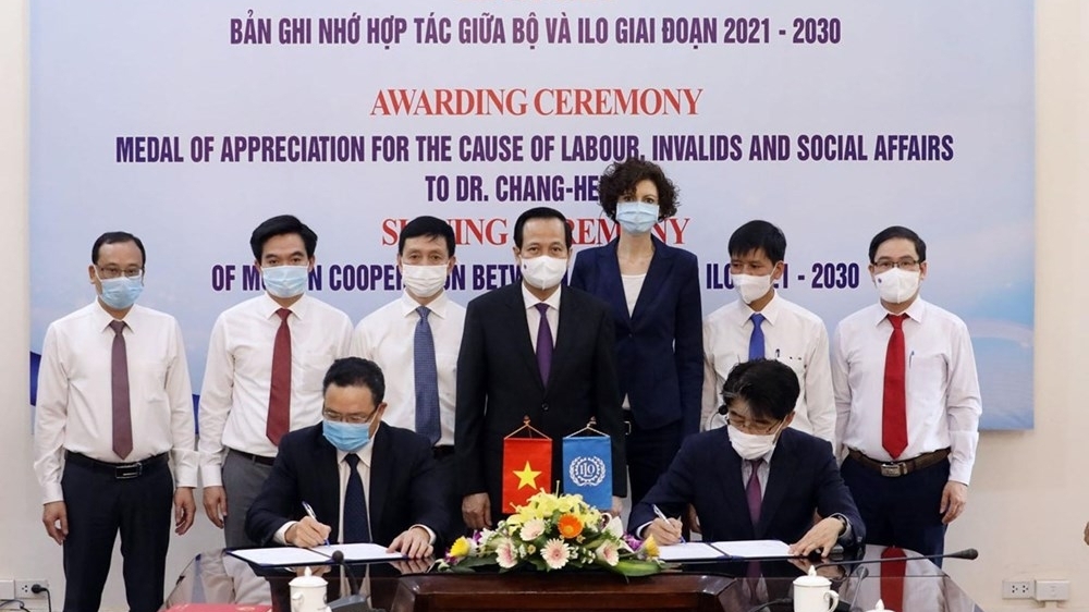 越南与ILO签署促进国际劳工标准在越实施的合作备忘录