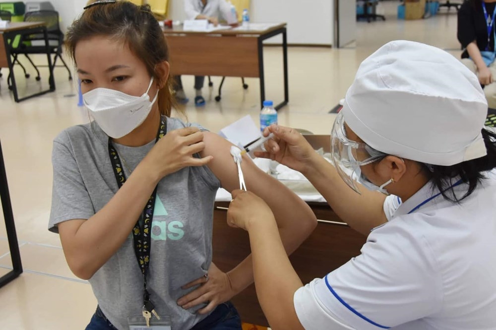 Bản in : 老街省为边民接种中国援助的Vero Cell疫苗 | Vietnam+ (VietnamPlus)