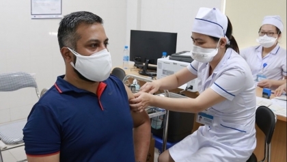 为在胡志明市的外国人接种新冠疫苗