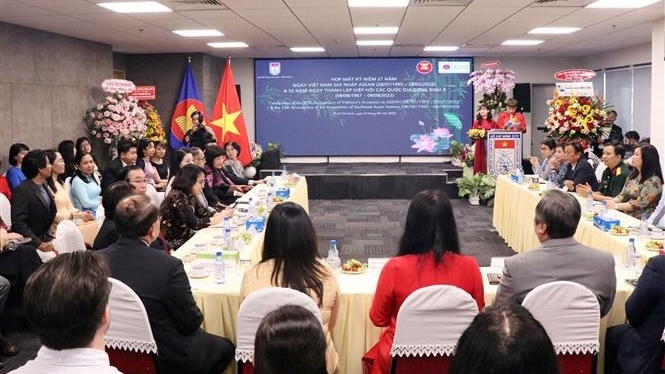 纪念越南加入东盟27周年见面会在胡志明市举行