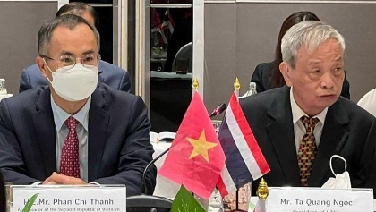 推动越南与泰国人民之间的交往