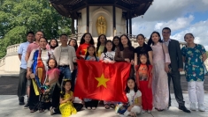 旅英越南侨胞捐赠物资共抗疫情