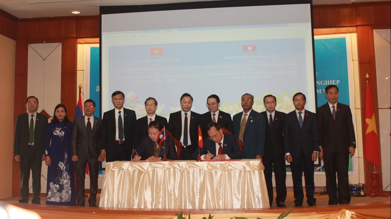 与老挝4省加强投资合作