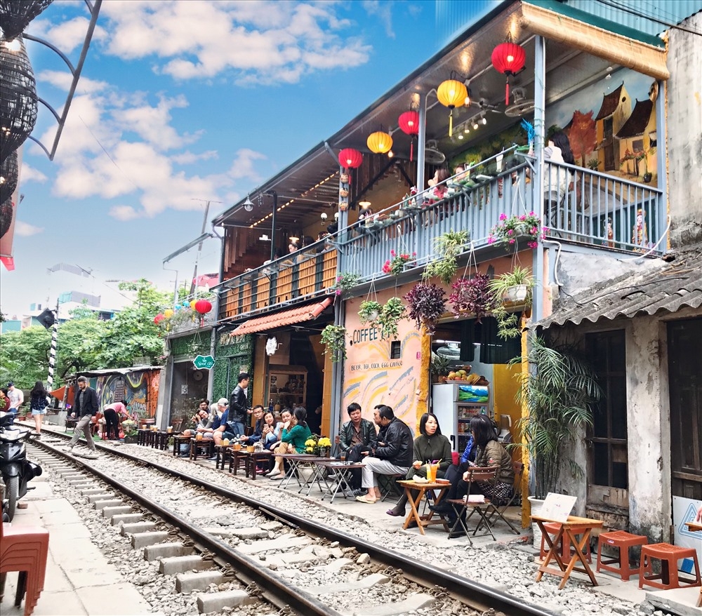 Bản in : 河内将吊销所有铁路咖啡经营户的经营许可证    坚持把游客安全放在第一位 | Vietnam+ (VietnamPlus)