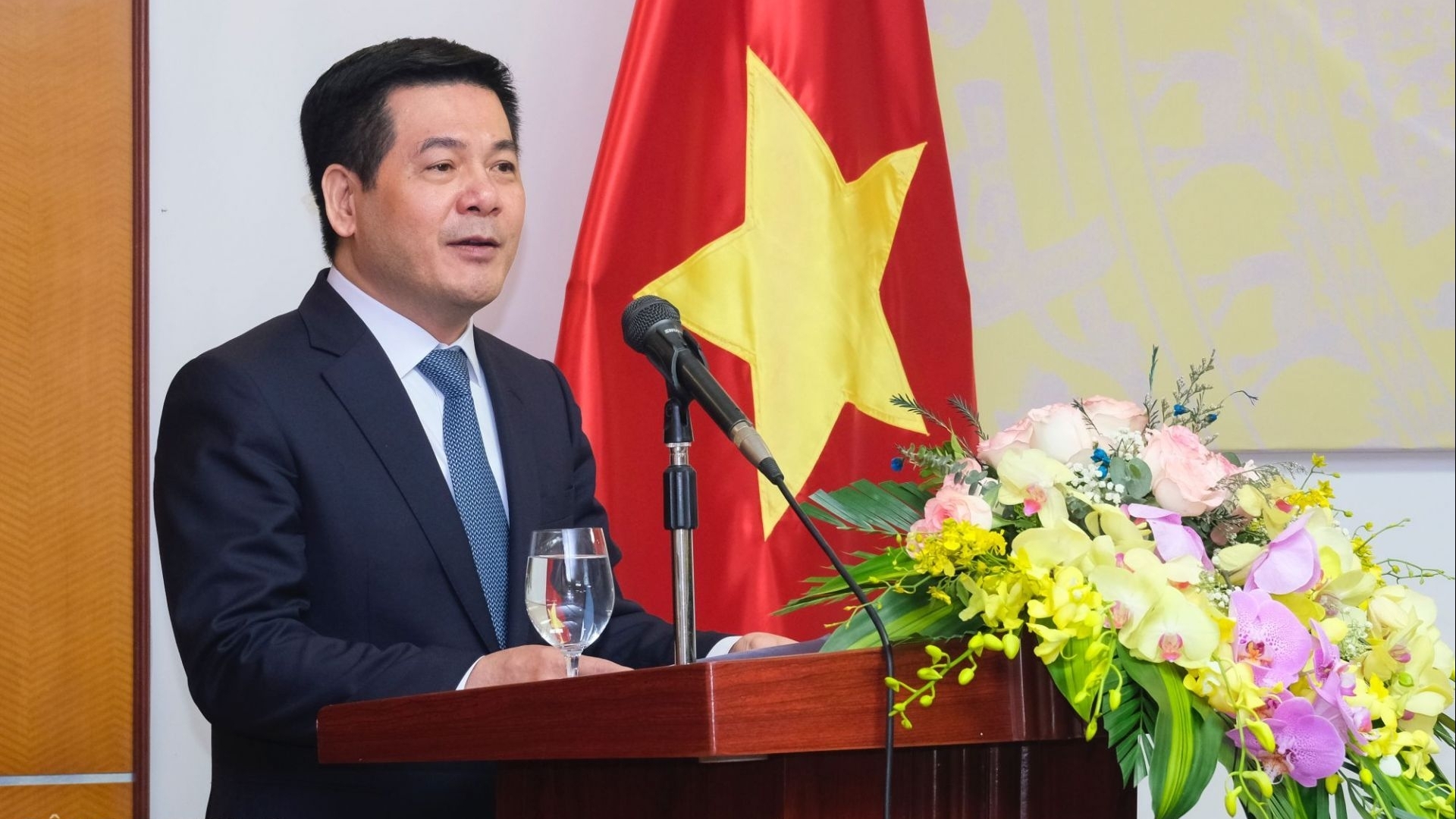 越南工贸部长祝贺中华人民共和国国庆