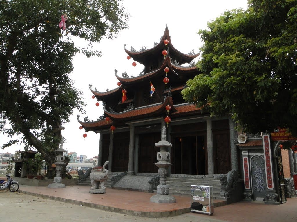谅山省奇共河边的古老寺庙