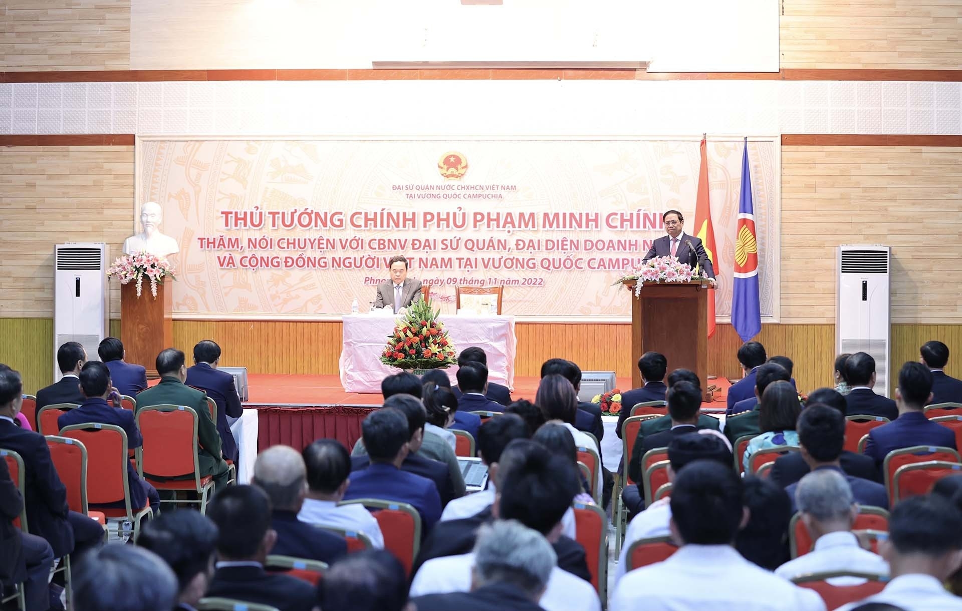 Bản in : 政府总理范明政会见旅居柬埔寨的越南侨胞 | Vietnam+ (VietnamPlus)