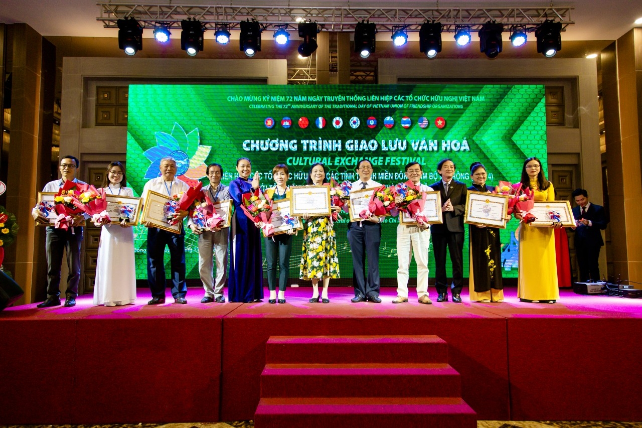 2022年友谊旋律节组委会将一等奖授予同奈省和胡志明市单位。