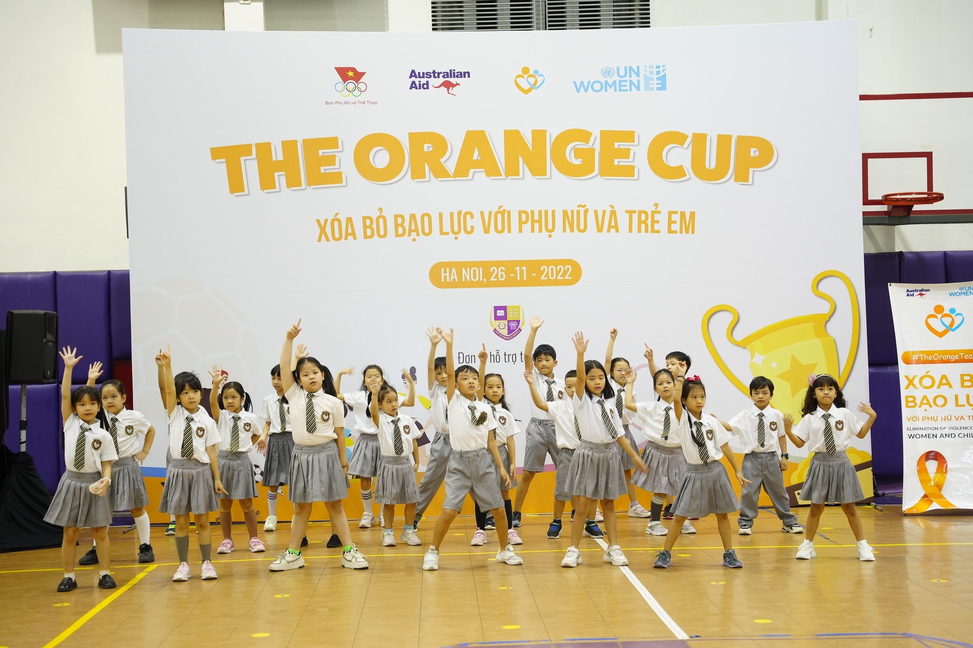 Bản in : 足球节传递出结束针对妇女和儿童暴力的信息 | Vietnam+ (VietnamPlus)