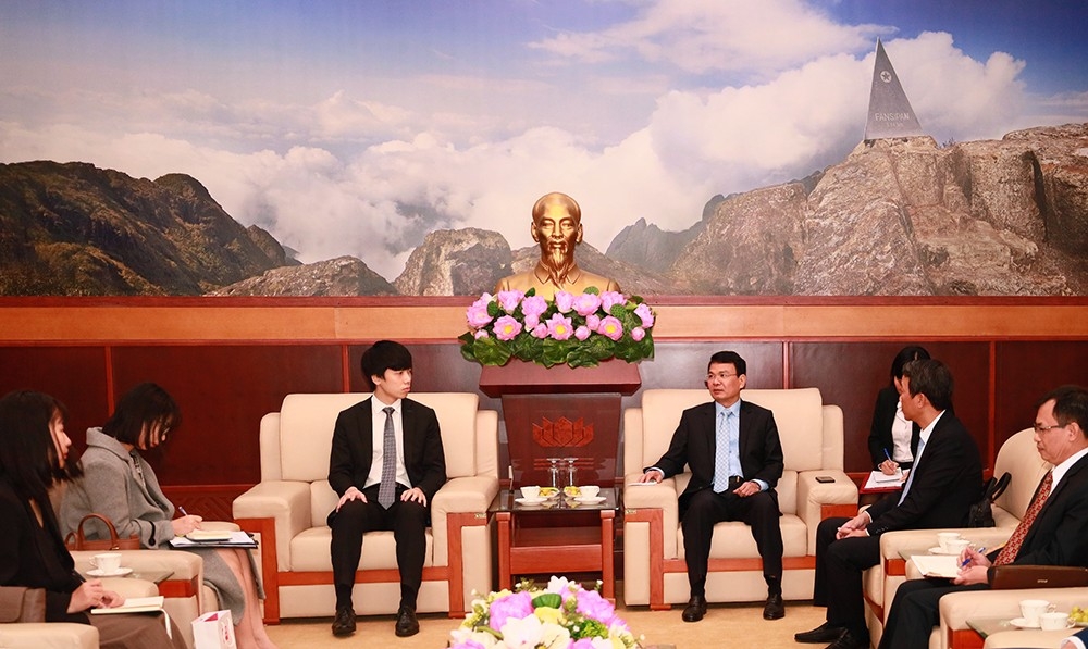 老街省委书记接待了越南驻昆明总领事馆及新华集团领导