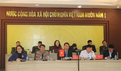 广宁省芒街市与中国广西壮族自治区东兴市举行在线会谈