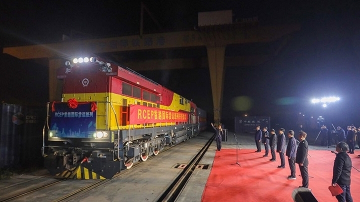 《区域全面经济伙伴关系协定》生效后中国开往越南的首列货运列车