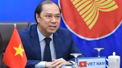 越南外交部副部长，越南东盟高级代表团团长阮国勇率团出席会议