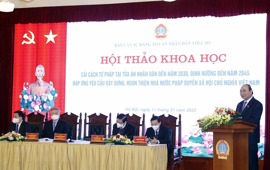 越南国家主席在越南最高人民法院出席司法改革学术研讨会。