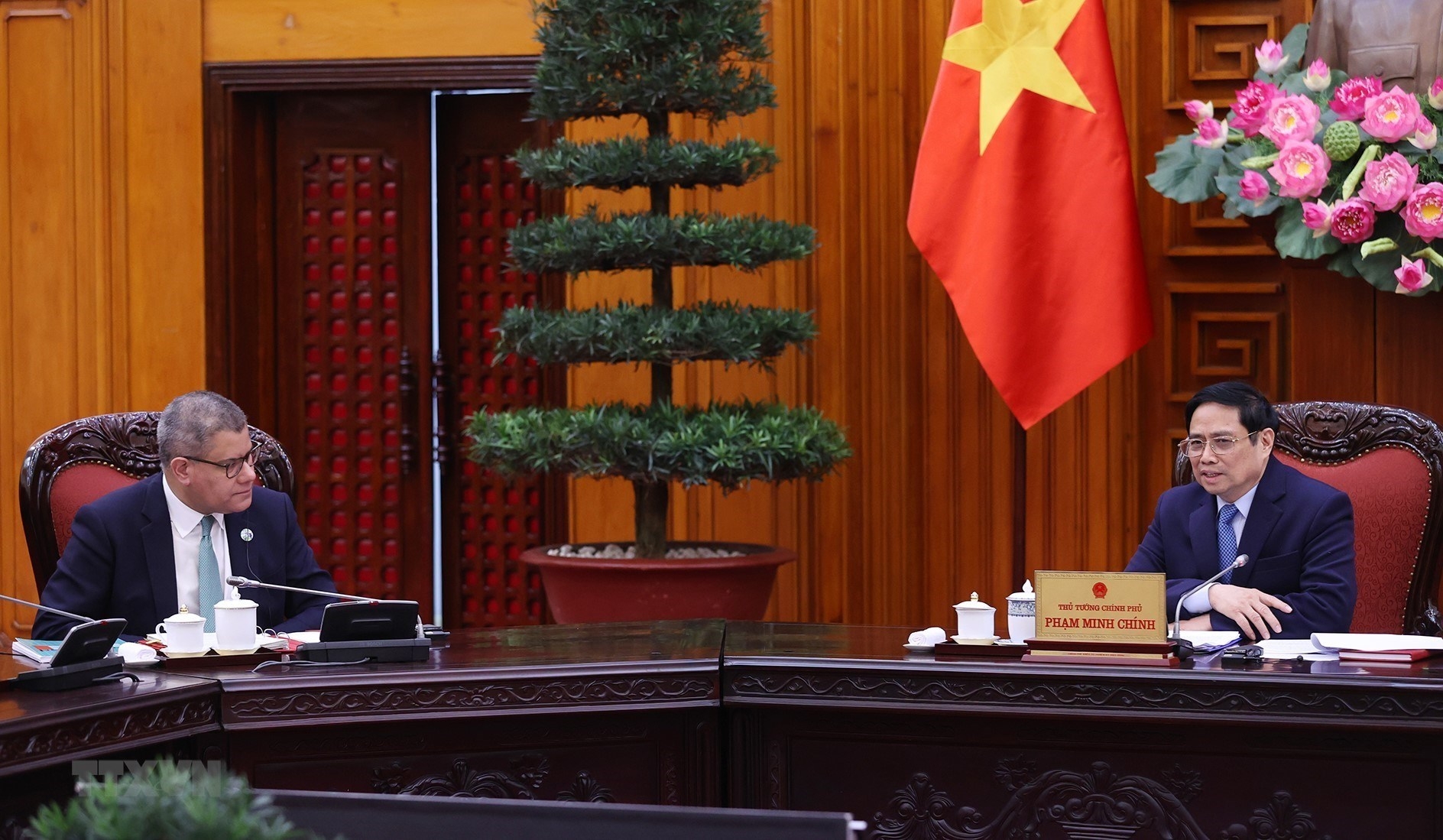 越南政府总理范明政在河内会见了COP26主席。