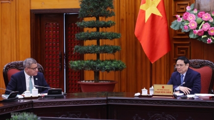 越南政府总理范明政在河内会见了COP26主席