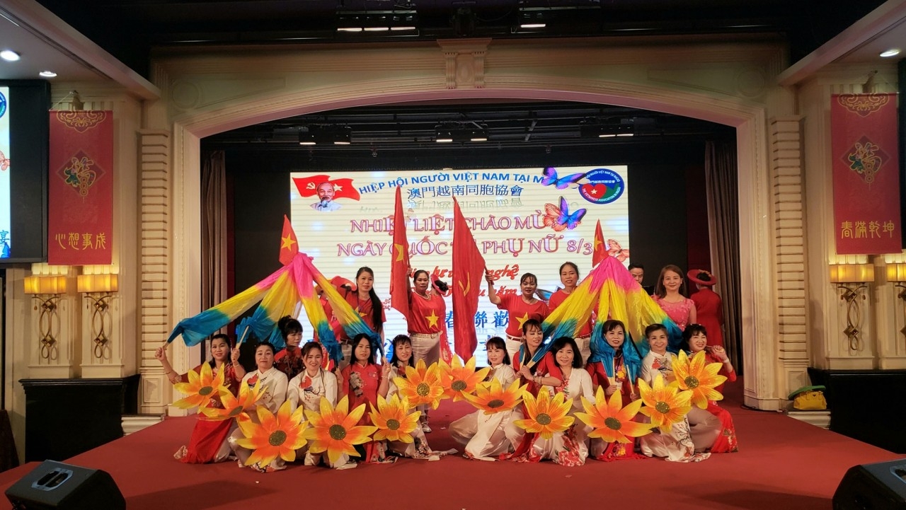 旅澳门越南人社区为2022年任寅春庆祝活动演出文艺节目。