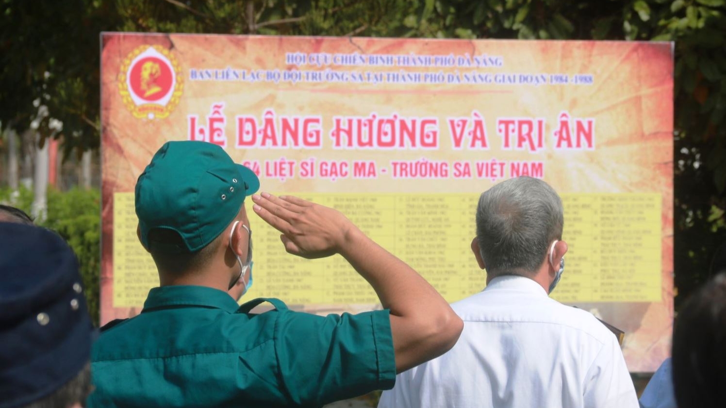 缅怀越南人民海军64名士兵在长沙群岛鬼鹿角礁为捍卫祖国海洋岛屿主权而英勇牺牲34周年