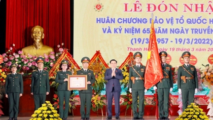 越南国会主席出席Z111工厂传统日65周年纪念典礼