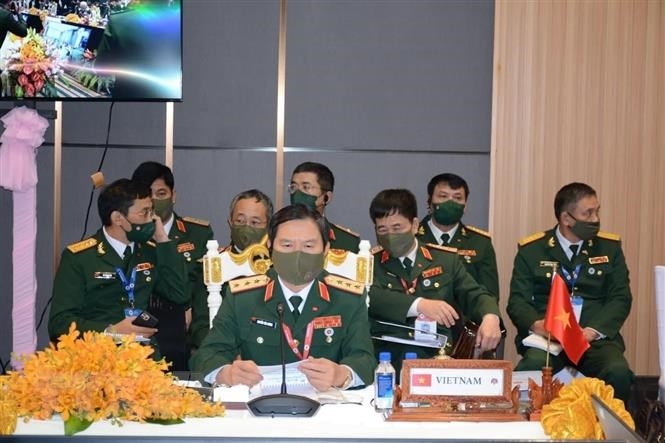 越南人民军队总参谋长阮新疆上将出席东盟国防力量司令级会议