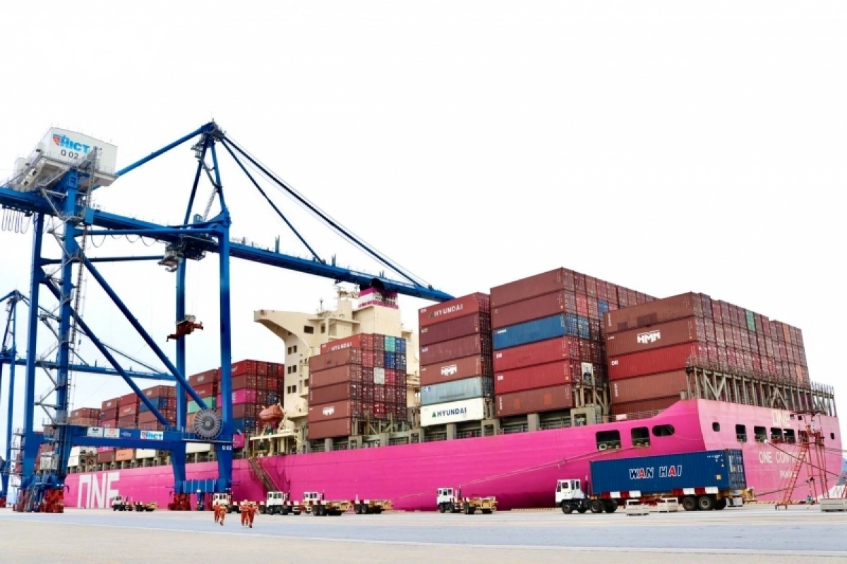 海防新港国际集装箱港对接美国西岸航运线路。