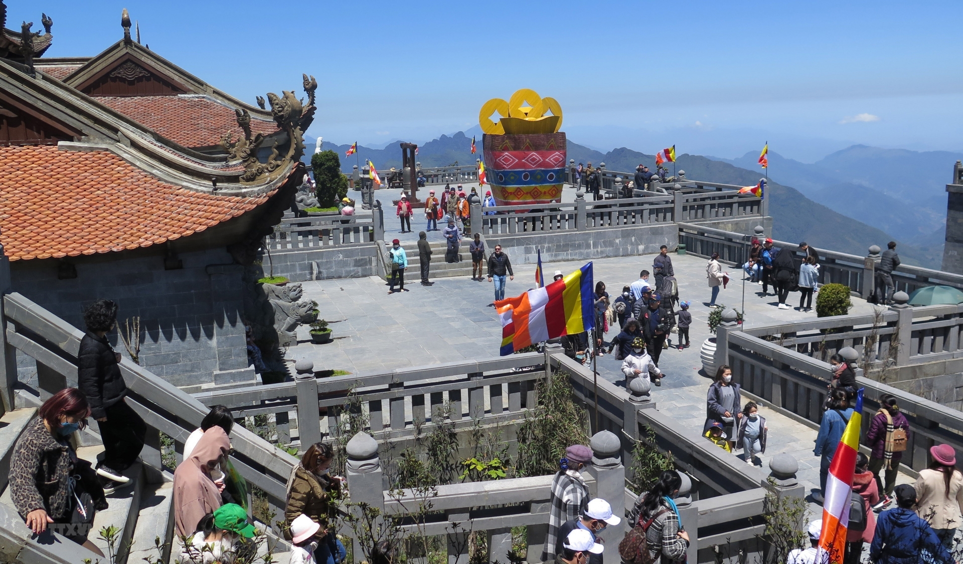 2022年雄王节假期越南各景区景点游客量激增。
