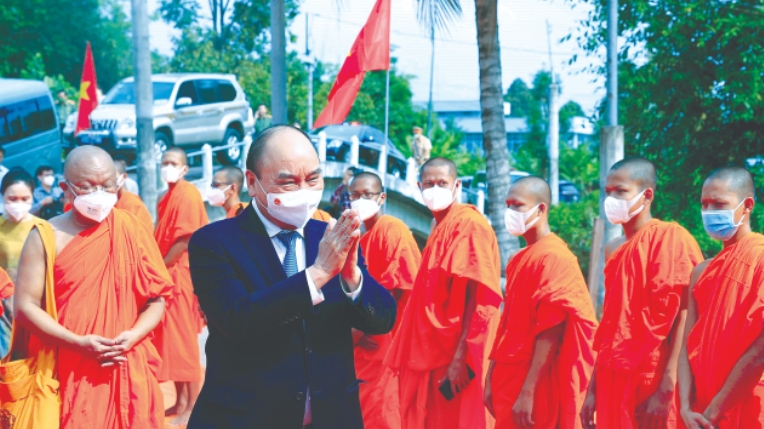 国家政府主席在高棉族南传佛教学院庆祝传统新年