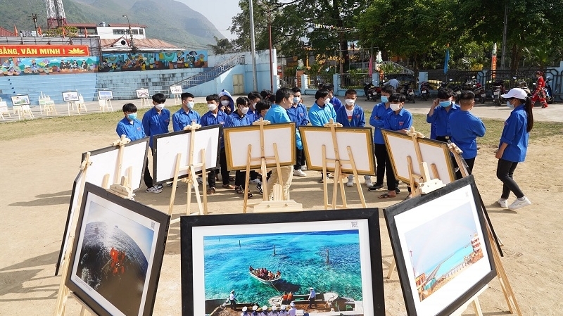越南河江省举行青年与海洋岛屿主权图片展