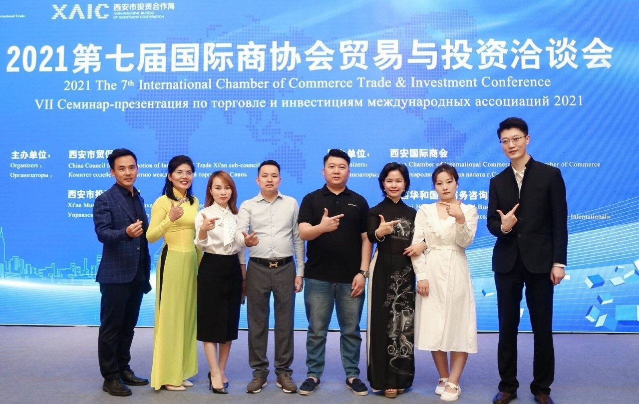越南驻中国临时商会参加在西安举办的2021年第七届国际商协会贸易与投资洽谈会。