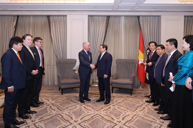 越南政府总理范明政会见华平投资集团首席执行官纪杰。