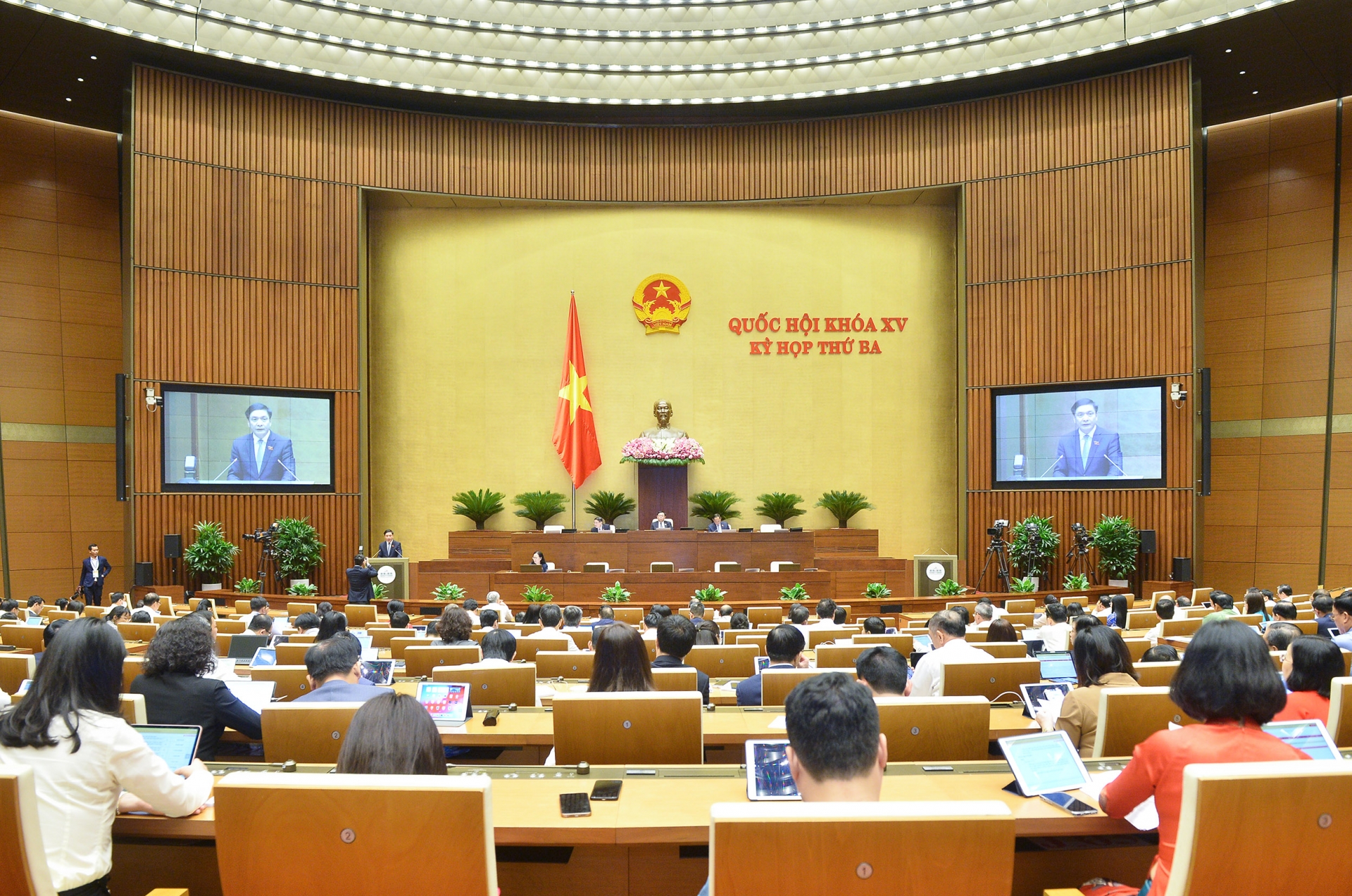越南第十五届国会第三次会议正式拉开序幕。