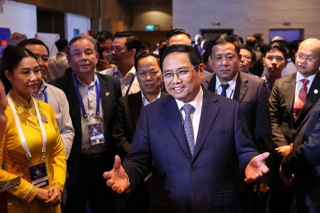 越南政府总理范明政：越南坚定革新开放，主动积极深度融入国际社会。