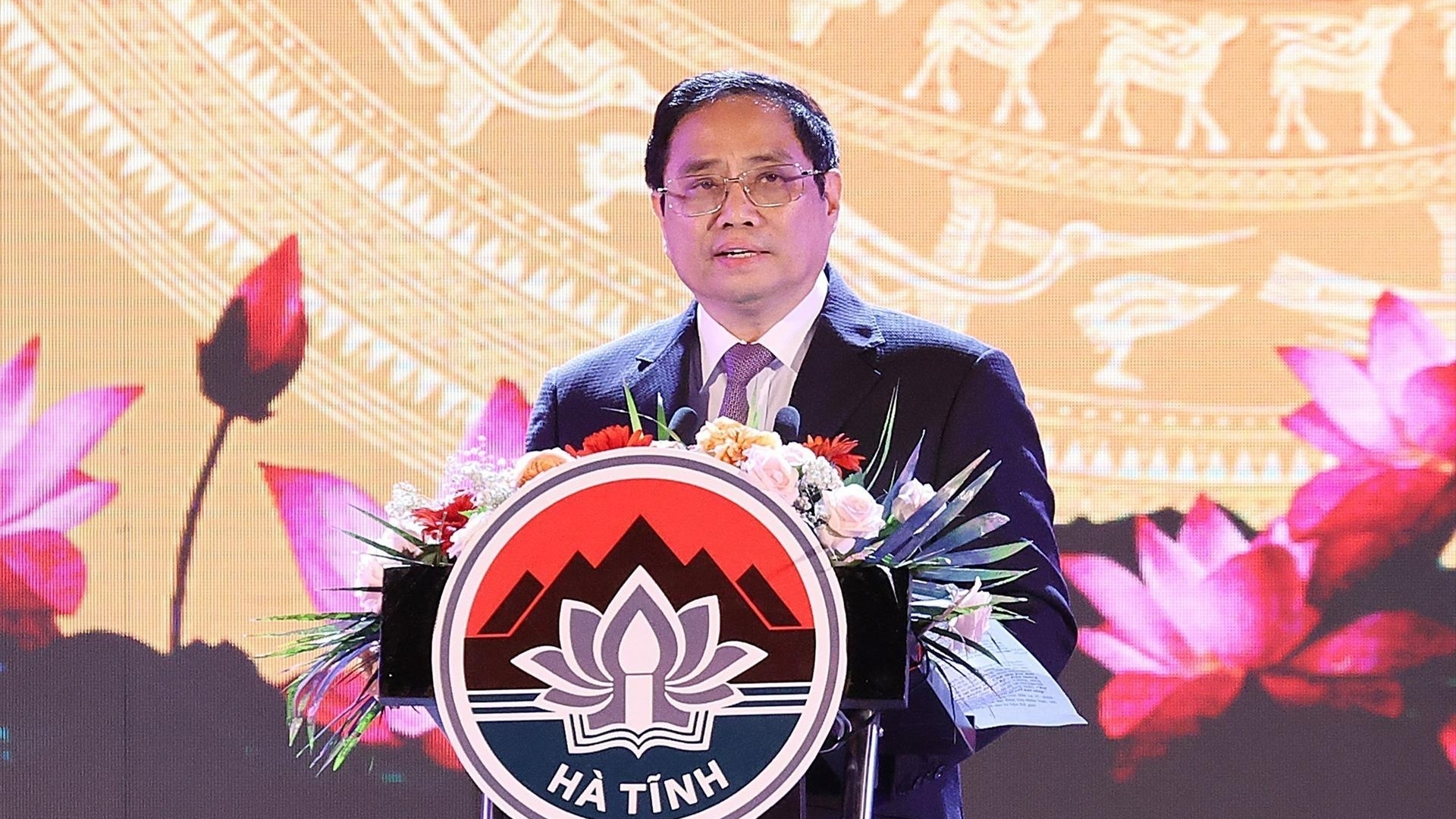 越南政府总理范明政出席胡伯伯访问河静省65周年纪念典礼