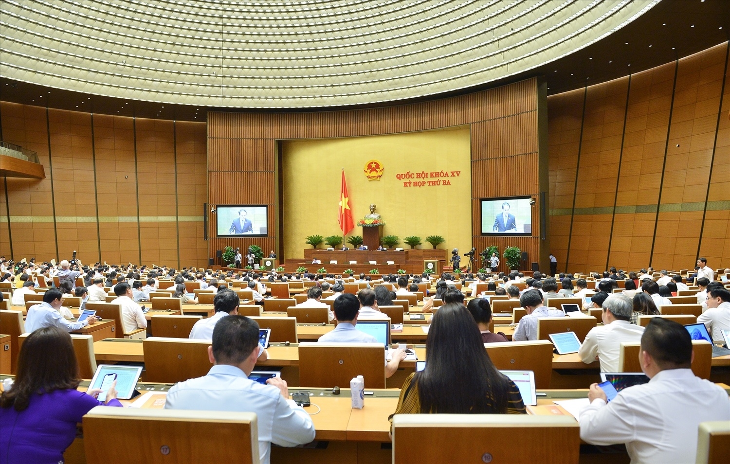 越南第十五届国会第三次会议进入第17个工作日。