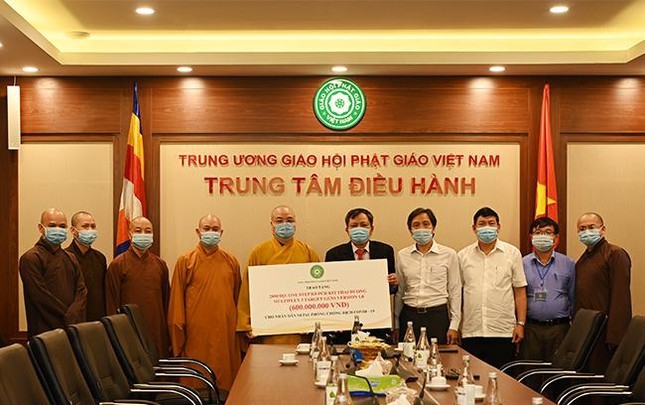 越南佛教协会向尼泊尔捐赠2000套新冠病毒检测试剂盒