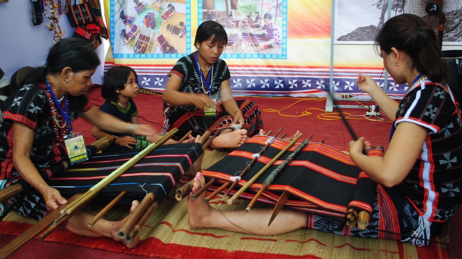 越南广南省戈都族同胞的传统编织手工业