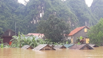 越南政府总理范明政要求各级地方政府集中应对第一号台风和大雨