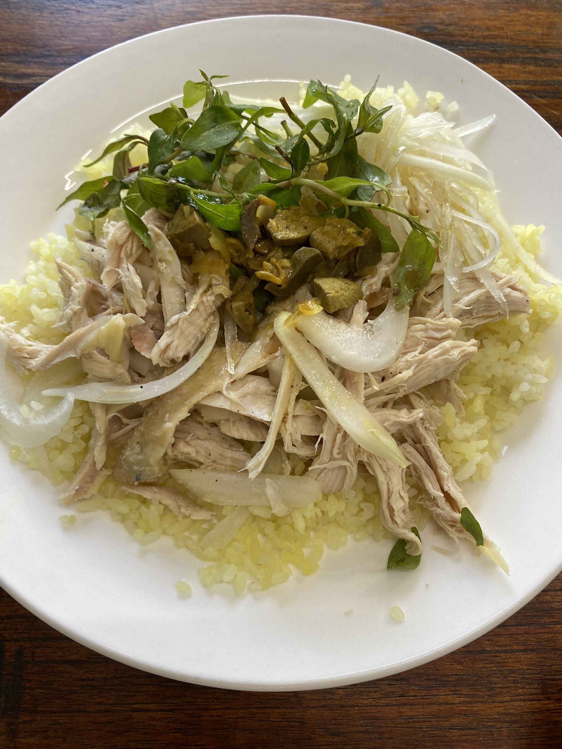 会安鸡肉饭是广南省的著名特产，吃上一次回味无穷。