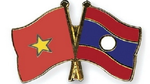越南国防部财政局与老挝国防部财政局举行会谈