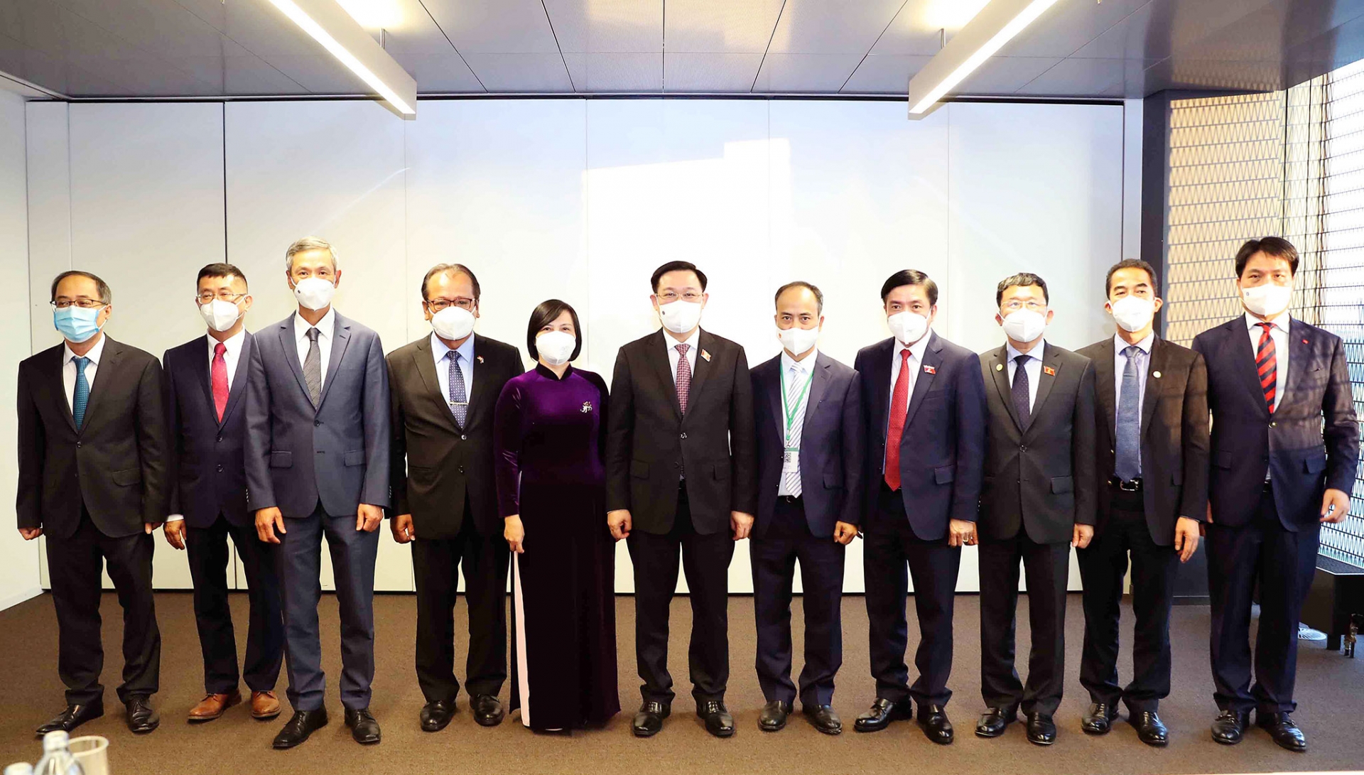 越南国会主席王廷惠在奥地利首都维也纳接见了越南驻欧洲六国大使