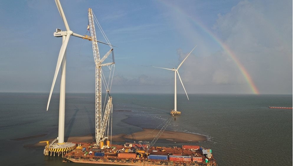 槟椥省首座风力发电厂正式投入运营。