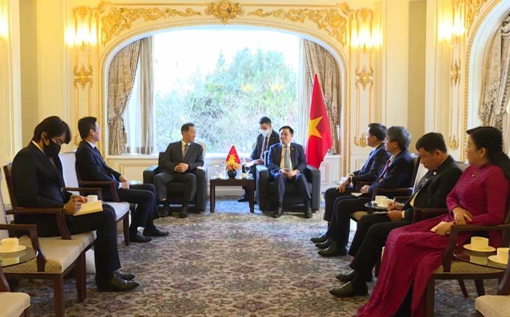 越南国会主席王廷惠会见韩国企业领导。