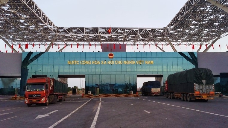 越南通过两个陆路口岸从中国广西省进口粮食