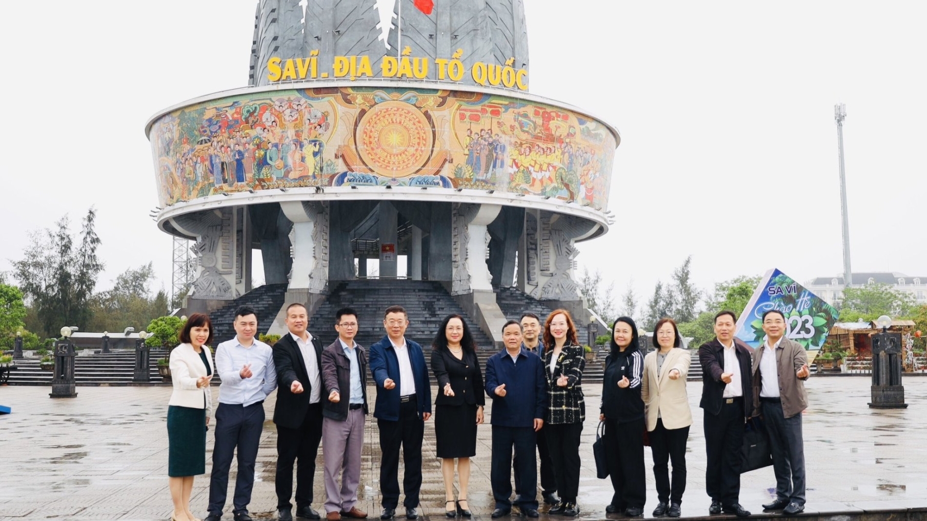 中国广西省文化和旅游厅代表团到越南广宁省芒街市旅游区进行访问并考察