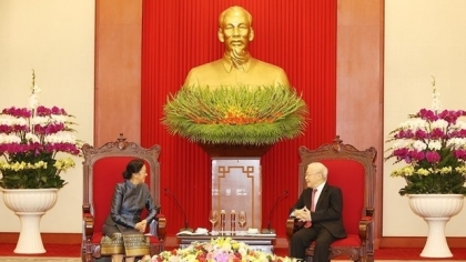 越共中央总书记阮富仲会见老挝国家副主席巴妮·雅陶都
