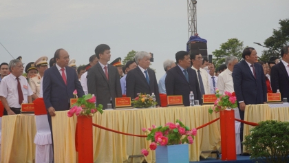 越南国家主席阮春福出席庆祝南方解放国家统一47周年升旗仪式